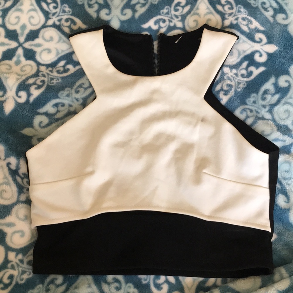 Black/ white crop top size medium